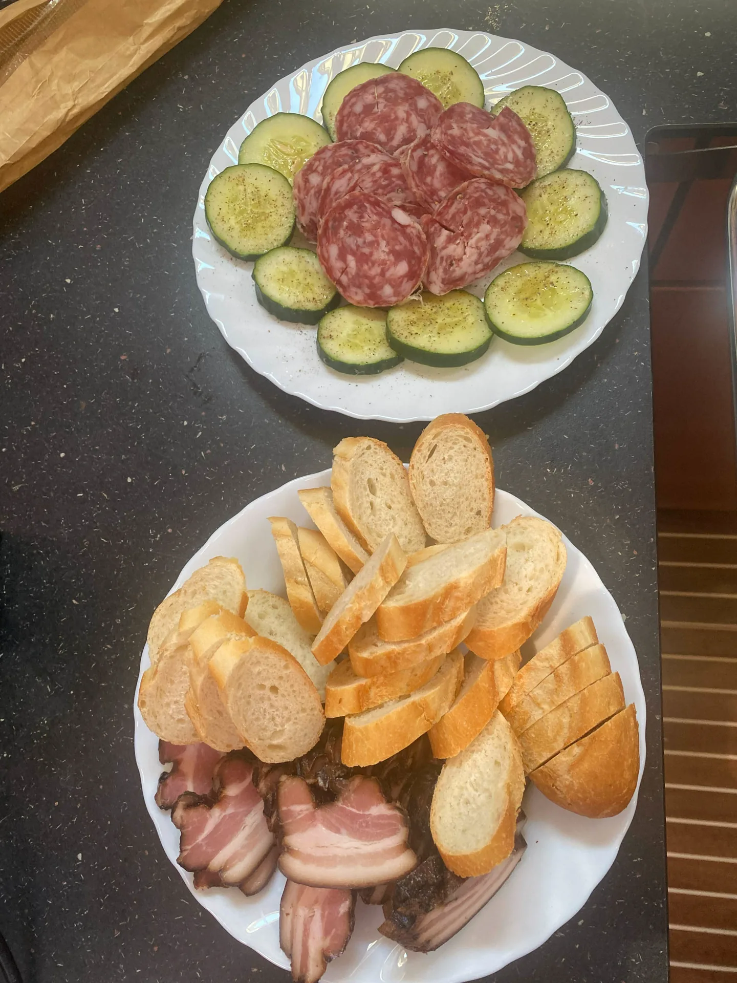 Vorbereitete Brotzeit und Frühstück an Bord