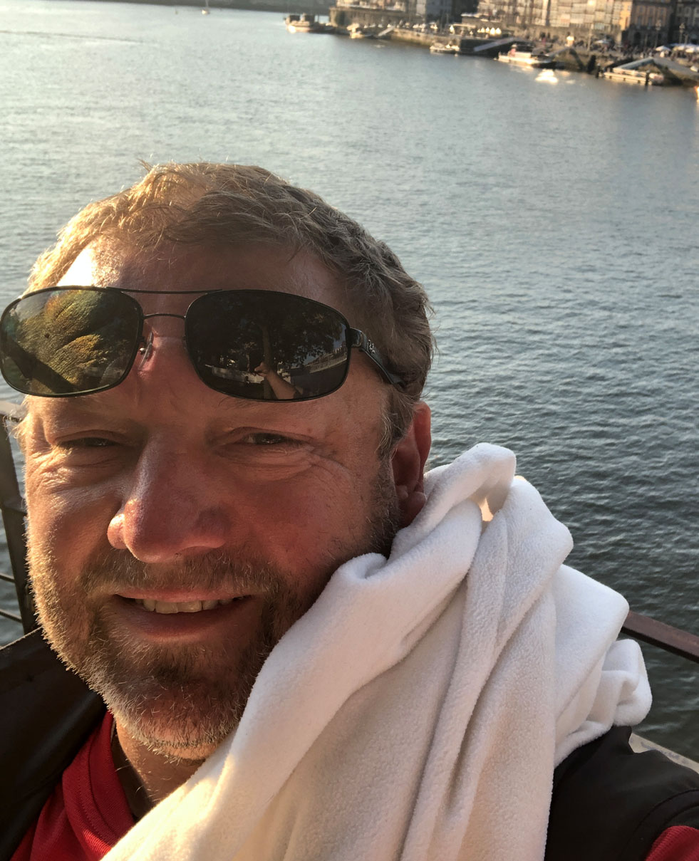 Portrait von Skipper Stefan als persoenlicher Gastgeber und verantwortlicher Skipper bei ONBOAT.EVENTS