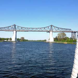 Brückenfähre über den Nord Ostsee Kanal in Rendsburg