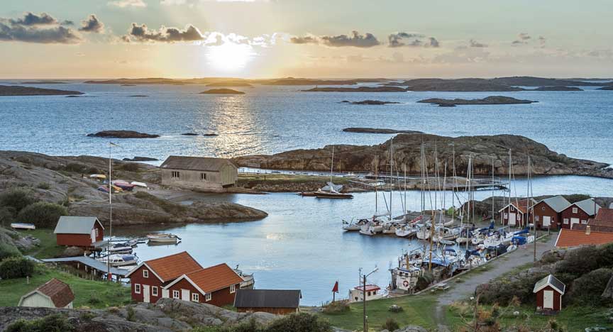 Blick über die Schären, Insel Ramsö und Ostsee mit Sonnenuntergang